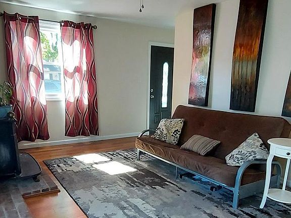 5th image of 1804 Saunders Way