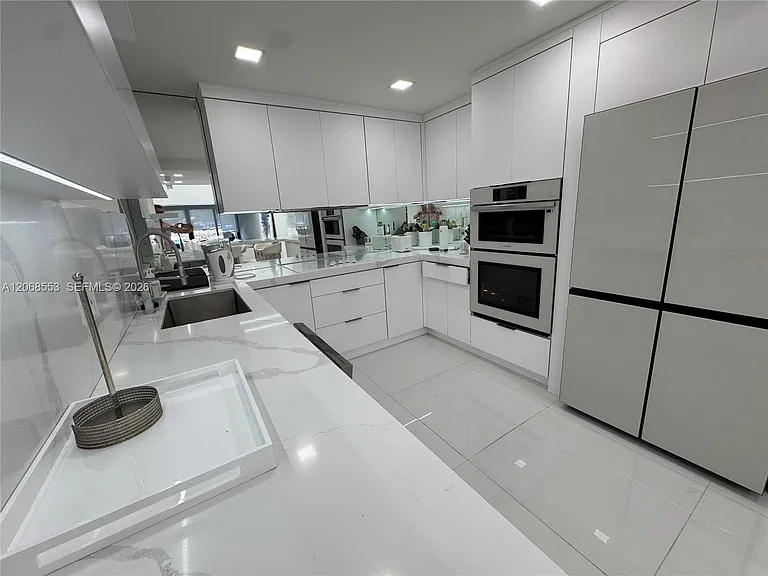 336 Poinciana Dr #1008 — Photo 3