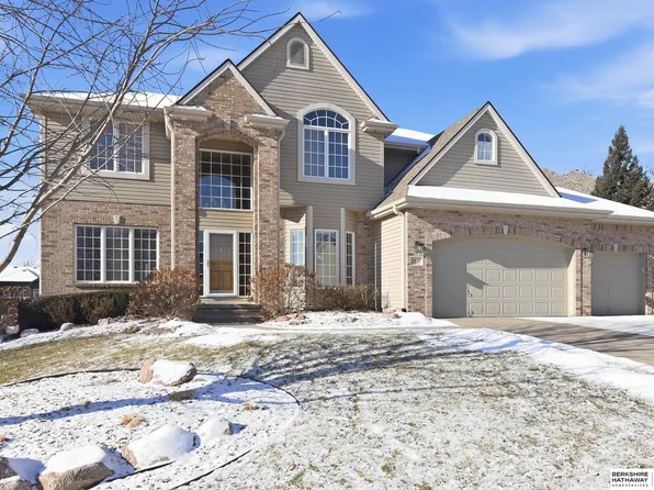 7910 Brentwood Ave, La Vista, NE 68128