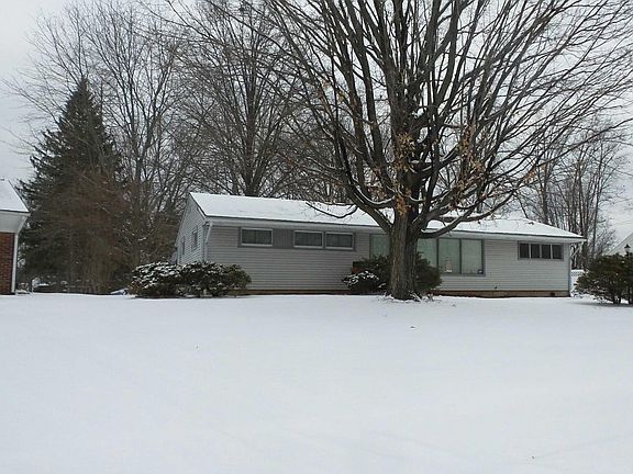 2nd image of 3432 N Wendover Cir