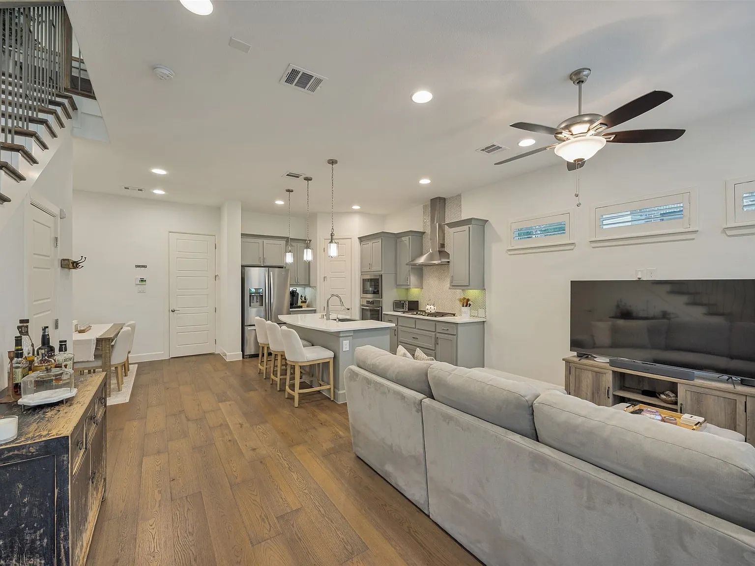 3 bed, 2.5 bath, 1632 sqft, $3,400 — Photo 2