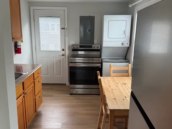 378 N Main St APT B, Manahawkin, NJ 08050