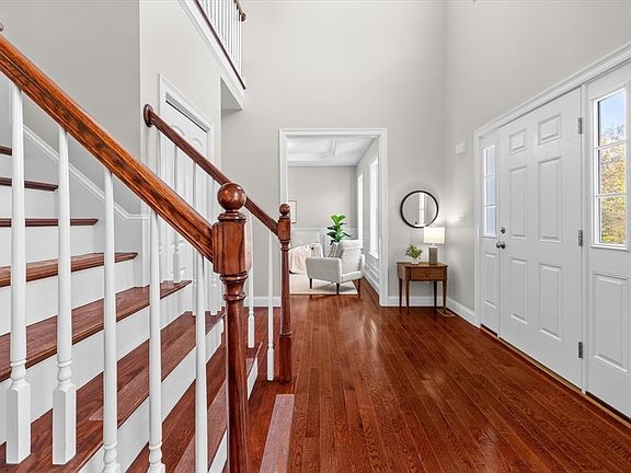 3rd image of 223 Gulf St