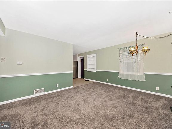 3rd image of 1230 Crescent Rd