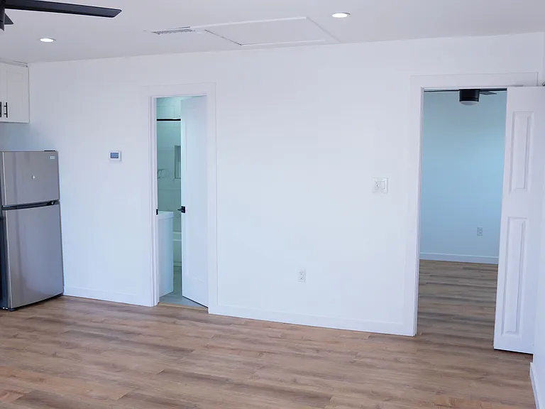 6106 S Fairfax Ave #A — Photo 14