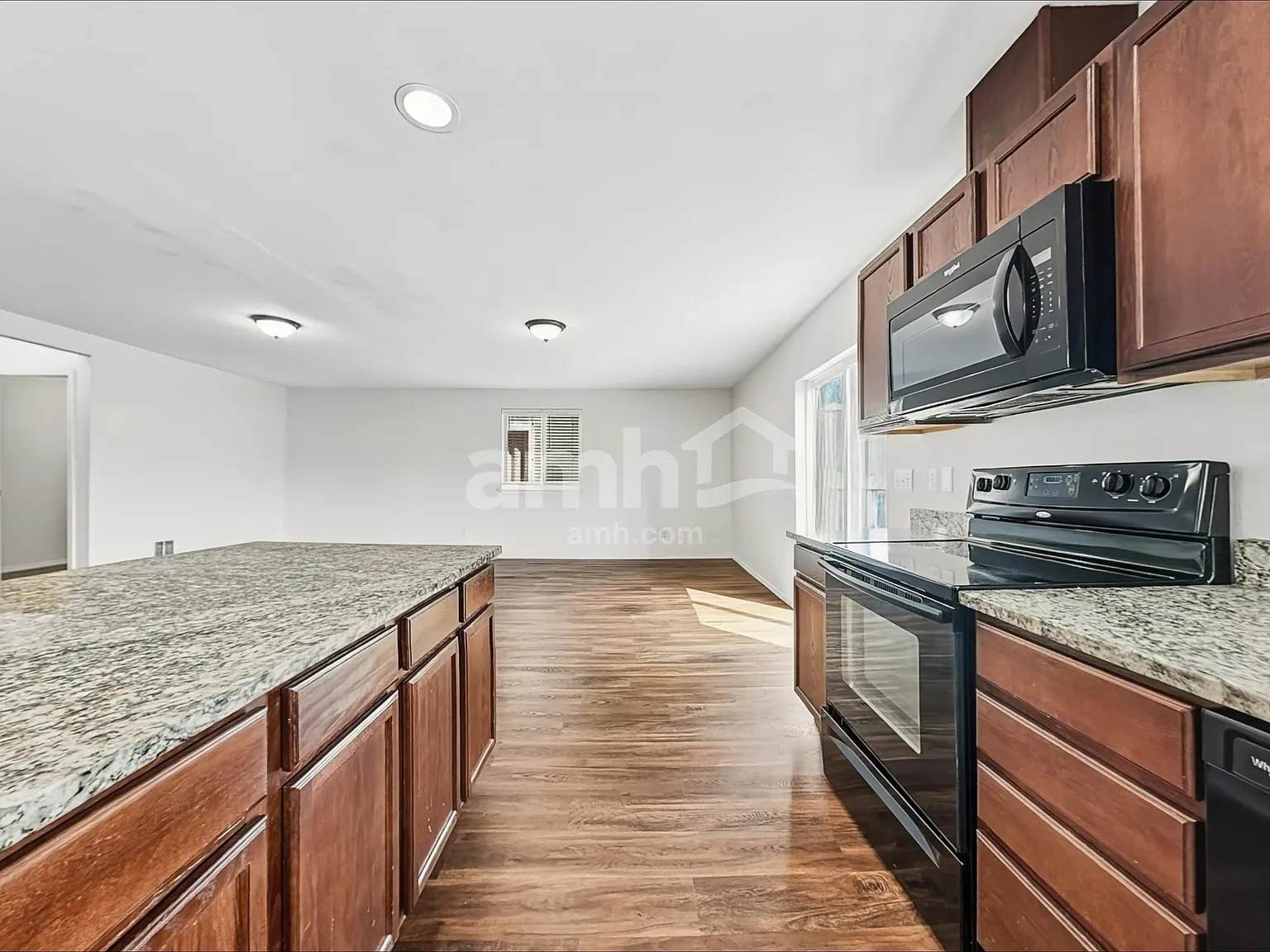 3 bed, 2.5 bath, 1842 sqft, $2,835 — Photo 4