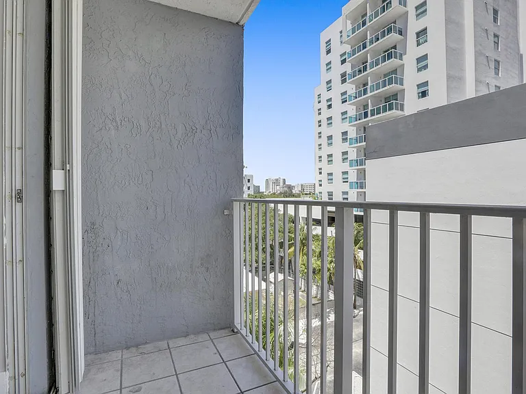 126 SW 17th Rd #601 — Photo 19