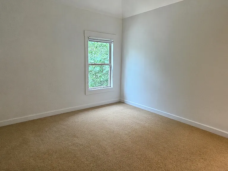 2110 E Roxboro Rd NE — Photo 24