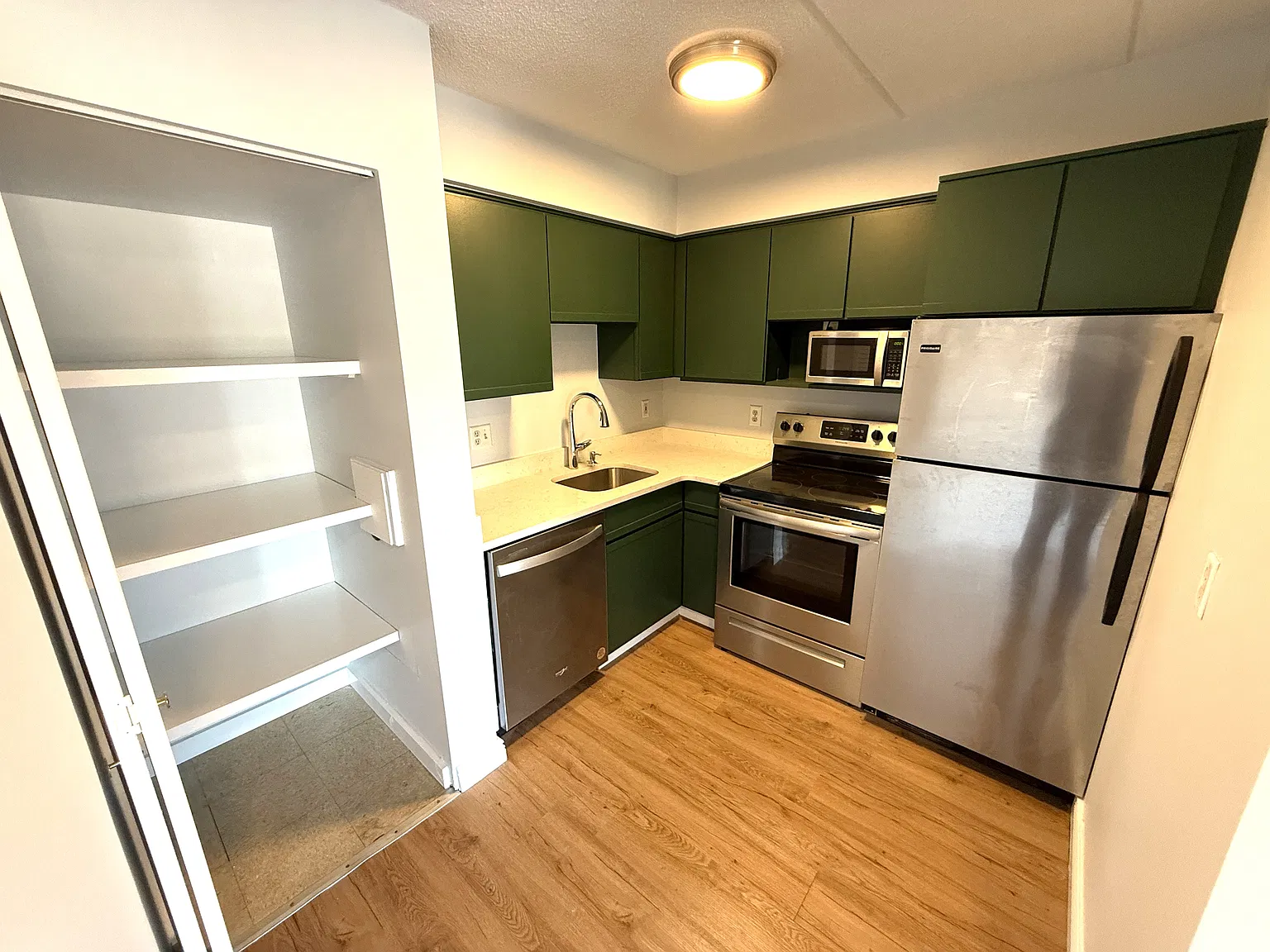 2 bed, 946 sqft, $2,800 — Photo 1