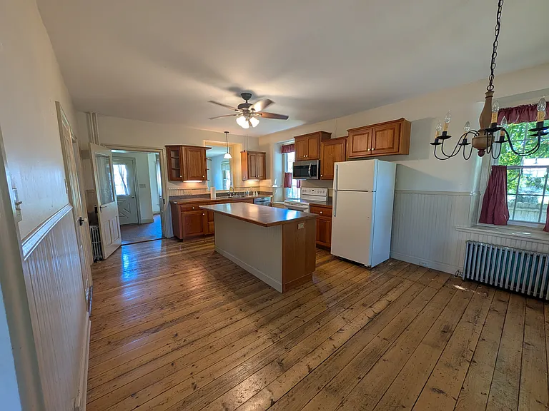9413 Kings Hwy — Photo 6