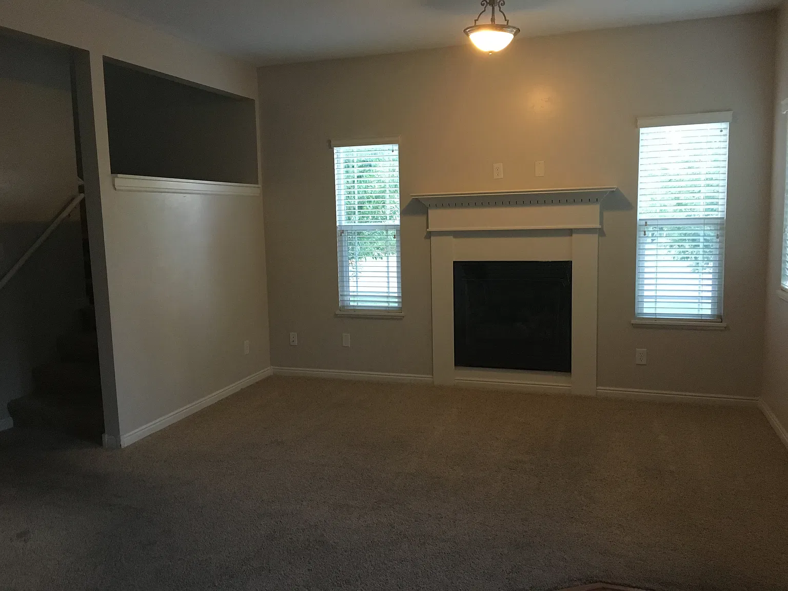 3 bed, 2.5 bath, 1600 sqft, $1,700 — Photo 2