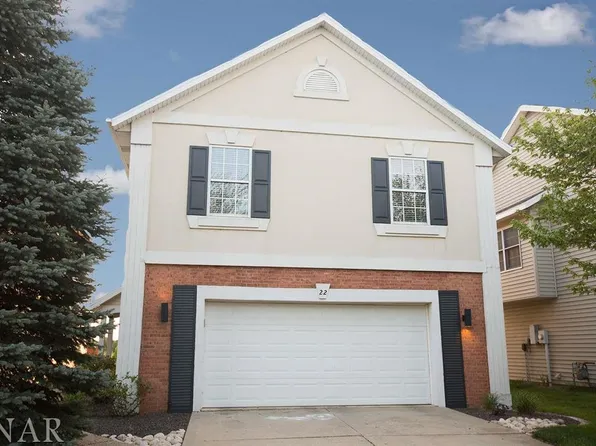 22 Parkshores Dr, Bloomington, IL 61701