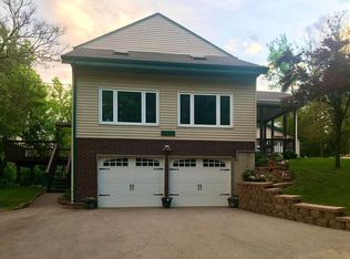 2026 Rockdale Rd, Dubuque, IA 52003