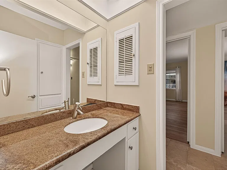 2600 Bellefontaine St #B24 — Photo 23