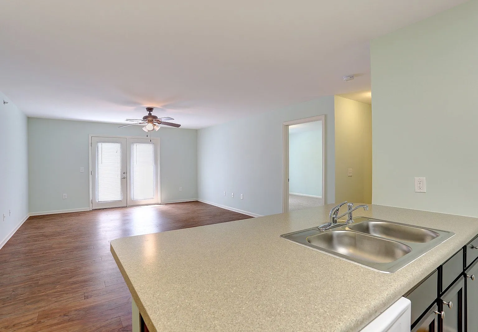 Sumner Gardens Court Apartments — Photo 1