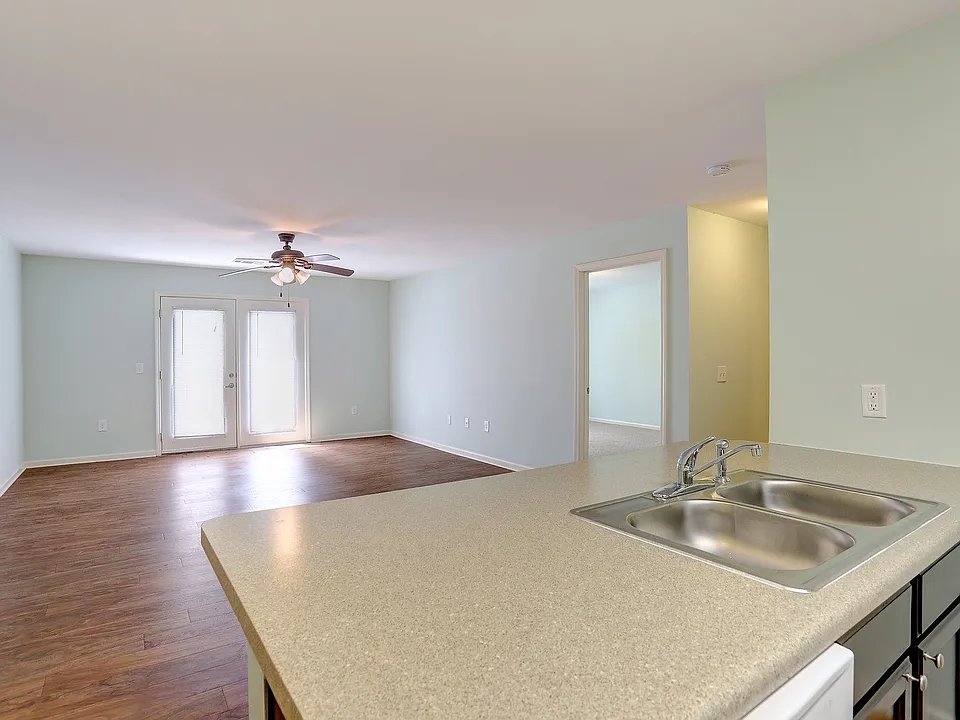 Sumner Gardens Court Apartments
