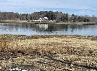 218 Riviera Dr, Kings Park, NY 11754