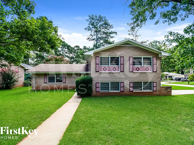 2032 Twin Falls Rd — Photo 1