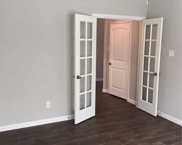 2121 Austin Ln — Photo 5