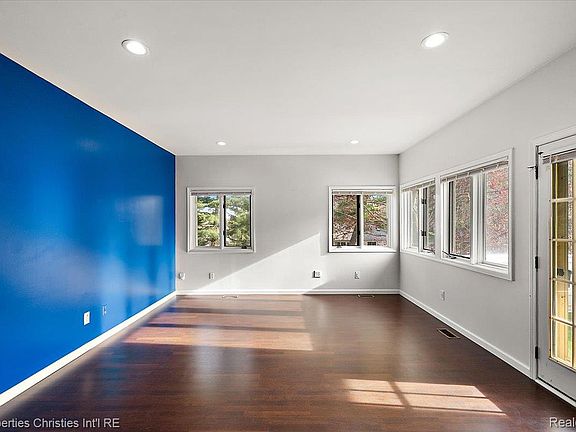 4th image of 35052 Meadow Ln