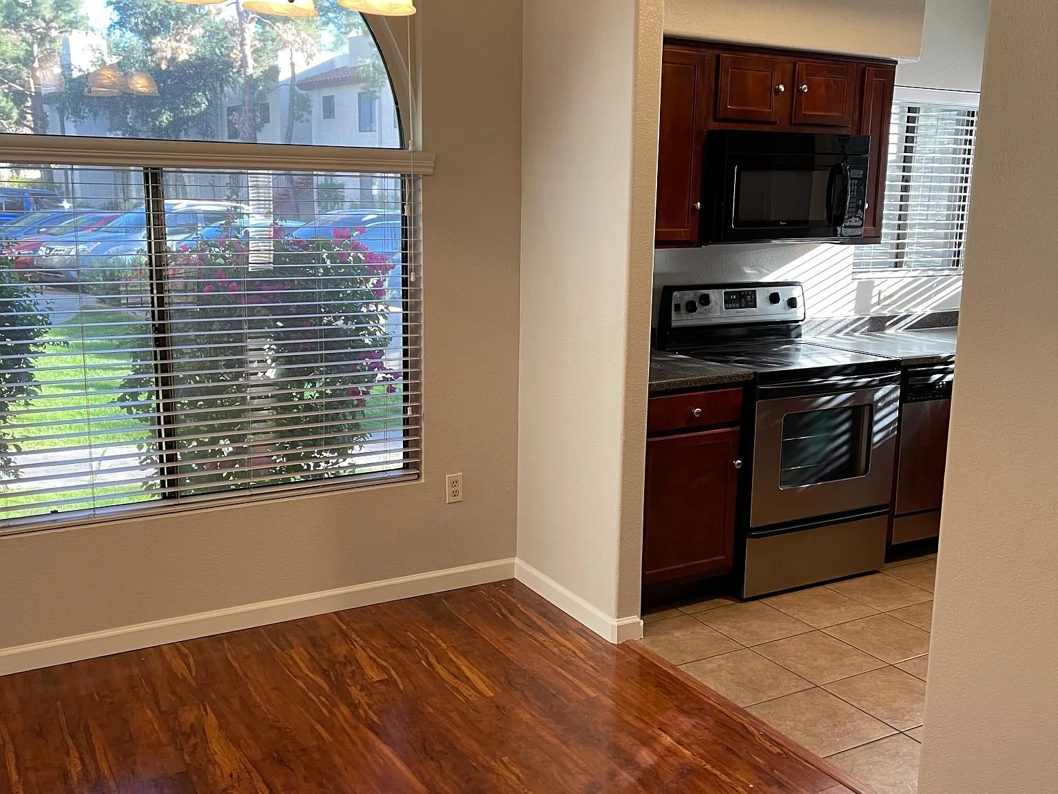 3 bed, 1220 sqft, $1,890 — Photo 4