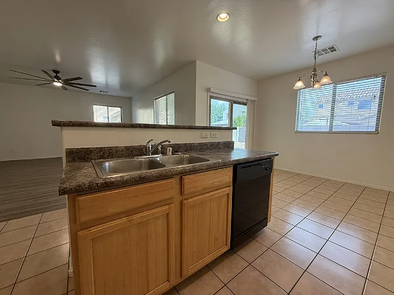 7258 W Palmaire Ave — Photo 10