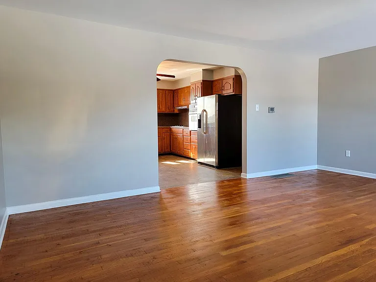 1523 Hollywood Ave — Photo 9