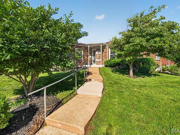 3rd image of 633 Landor Ct