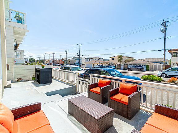 2nd image of 2728 Hermosa Ave
