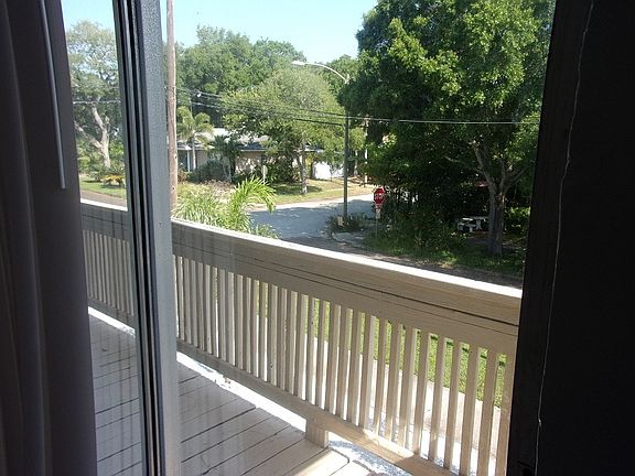 5th image of 1023 Locust St NE APT 8