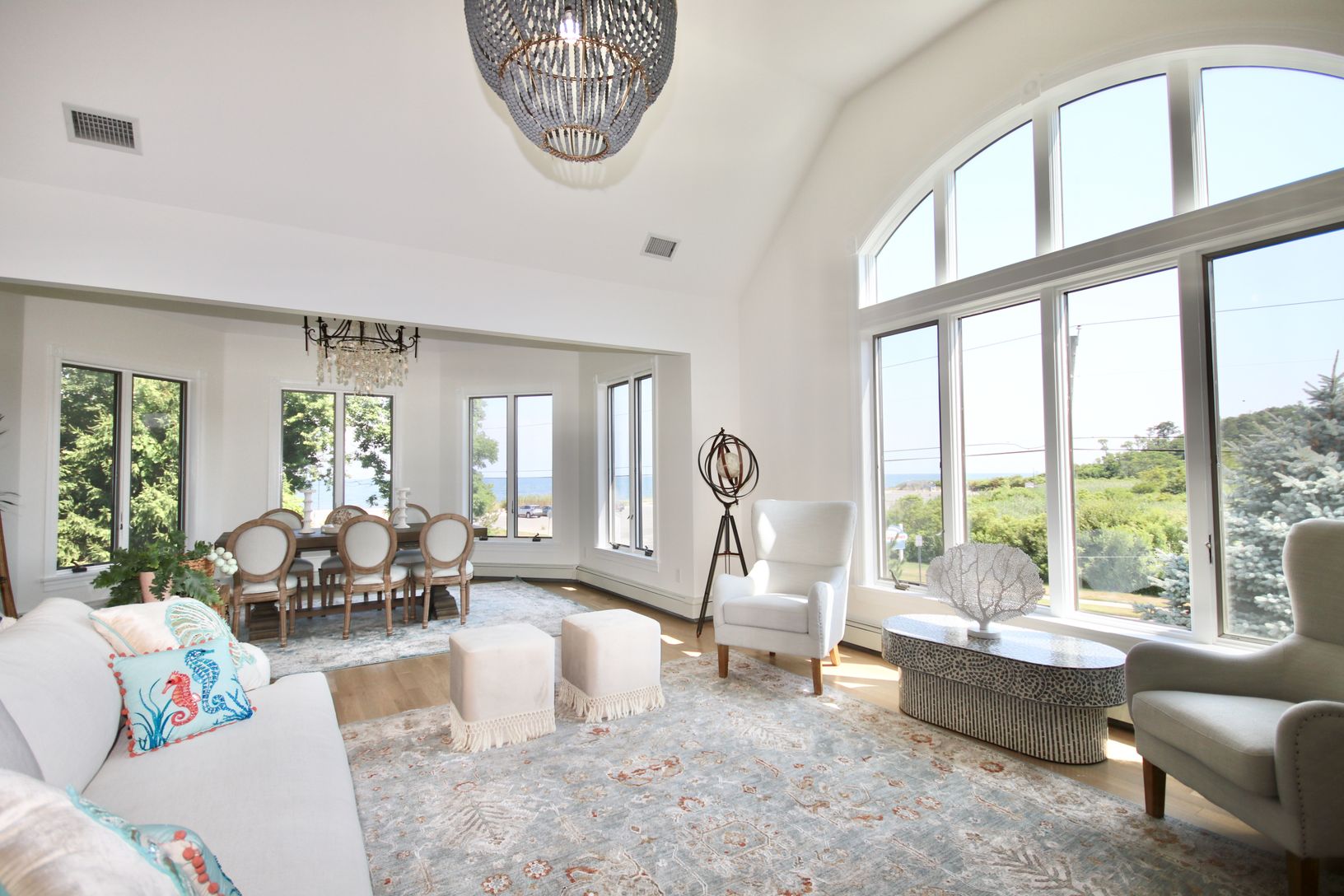  Expansive Bay views