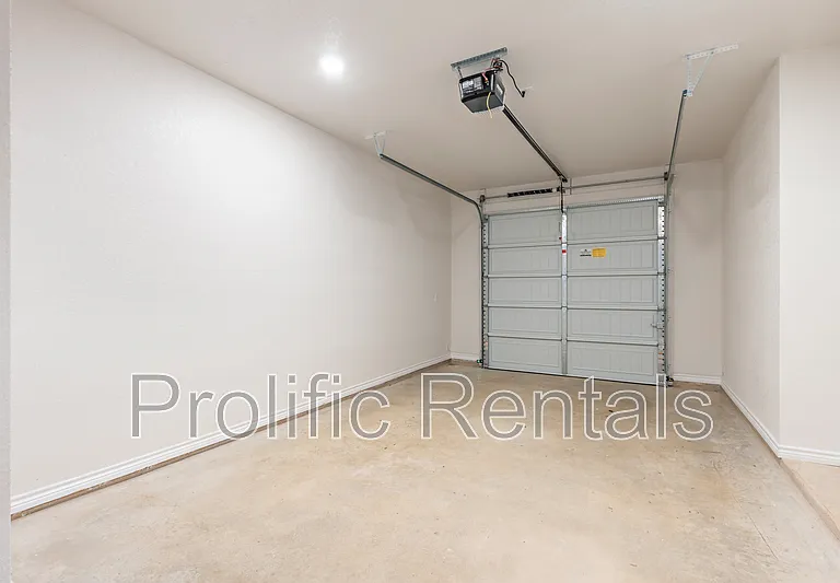 106 Logan Ct #B — Photo 12