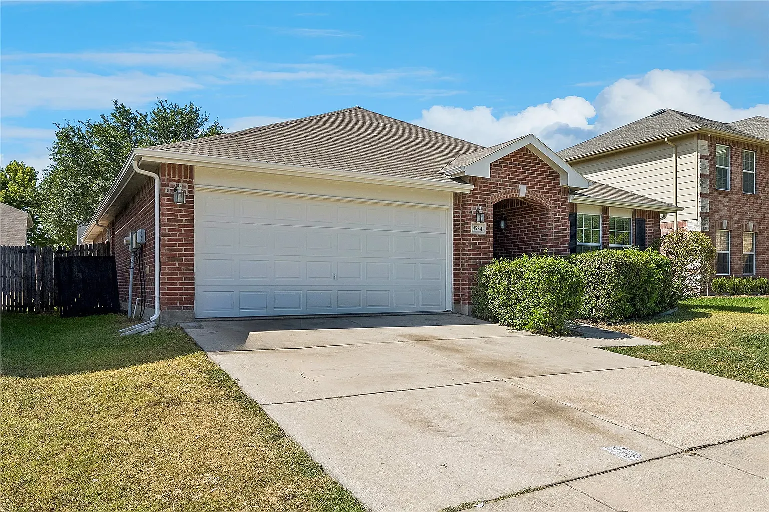 4 bed, 2085 sqft, $2,350 — Photo 2