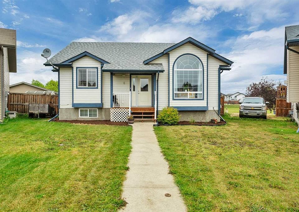 1st image of 8 SE Hansen Close
