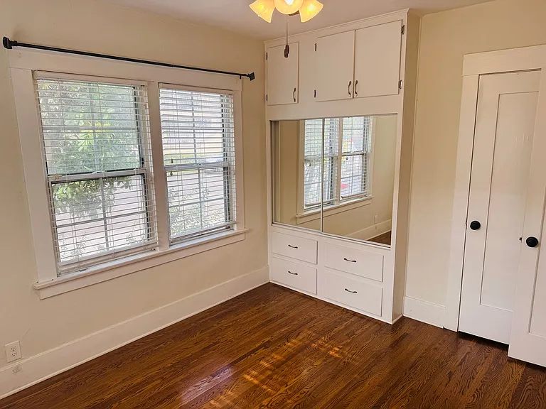2202-2230 E Lowena Dr — Photo 10