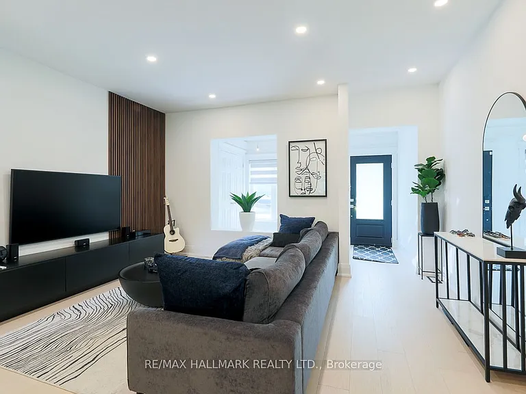 35 Dingwall Ave — Photo 4