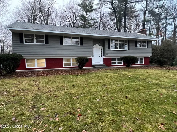 4 Guadalupe Pass, Clifton Park, NY 12065