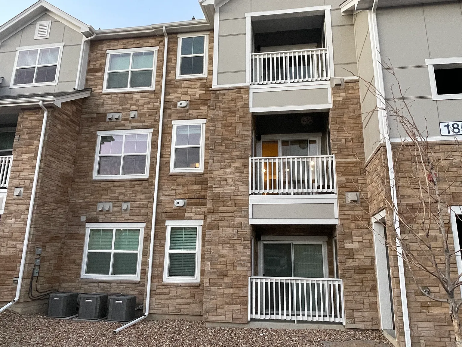 2 bed, 824 sqft, $1,875 — Photo 2