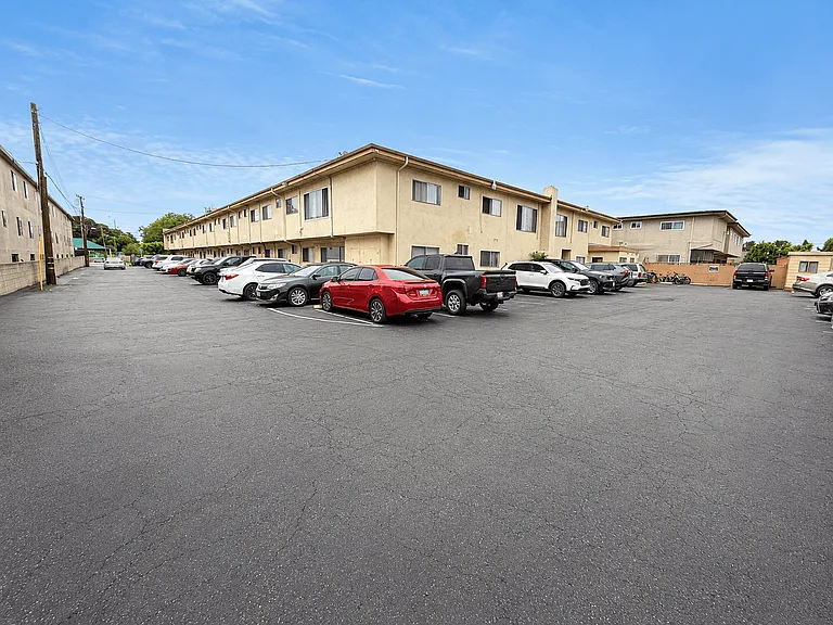 Portofino Apartments — Photo 24