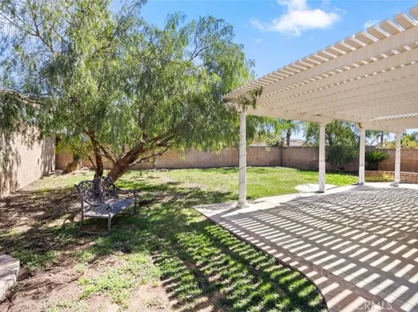 5947 Creekside Dr, Fontana, CA 92336