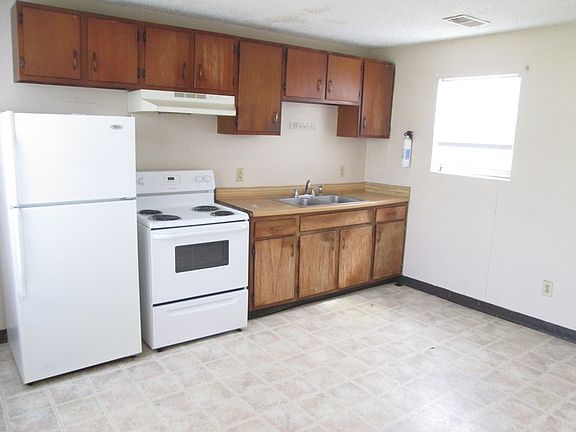 5th image of 69 Lexington Dr APT C1
