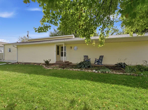3775 29th St, Bettendorf, IA 52722