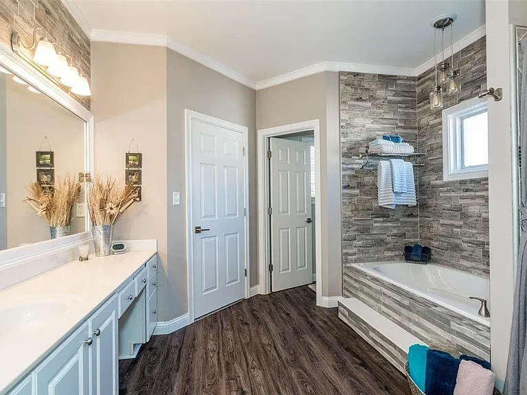 5012 Wolfpen Woods Dr — Photo 17