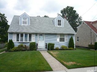 1254 G St, Valley Stream, NY 11580