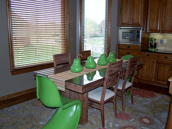 Large breakfast room