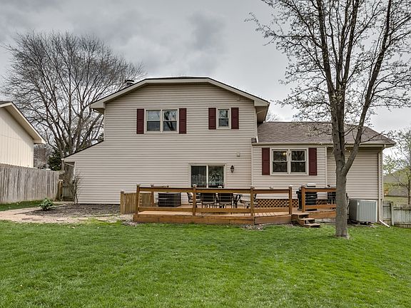 3rd image of 15322 Fieldcrest Dr