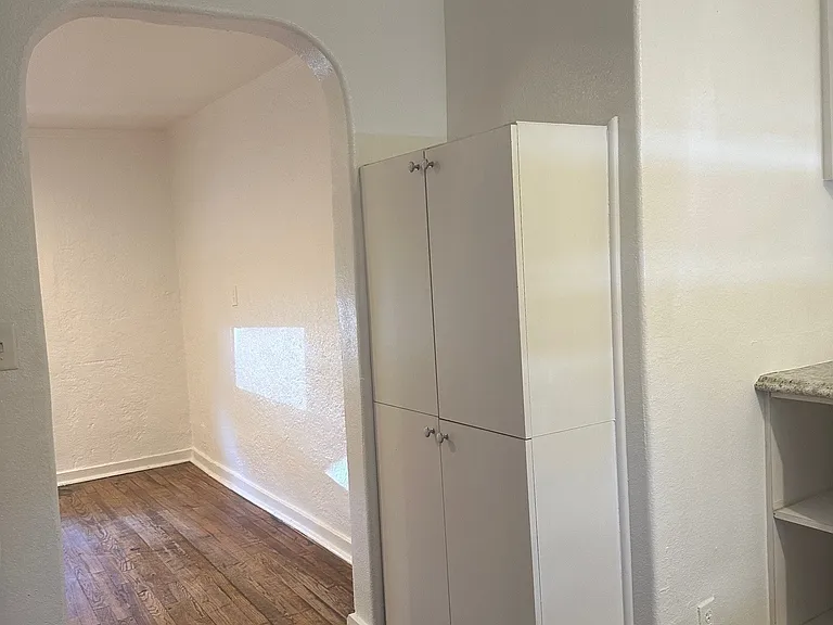 212 S Leroux St #3 — Photo 5