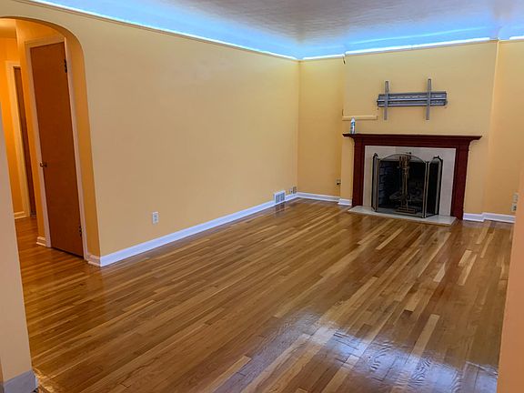 3rd image of 6016 Orchard Grove Ave