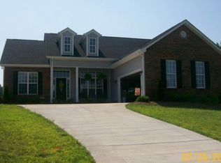 546 Scarlet Leaf Ln, Oakboro, NC 28129