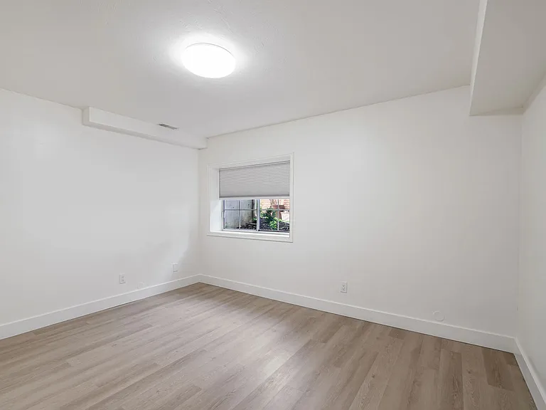 1275 Cambridge Ct — Photo 26